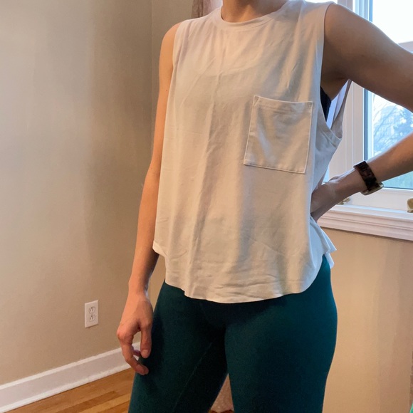 GapFit Muscle Tee - Size M - Picture 1 of 5